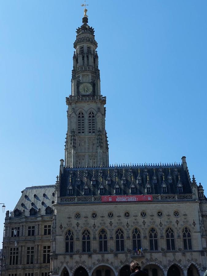 Entre Les Places, Spacieux Avec Parking Gratuit Arras Exterior foto