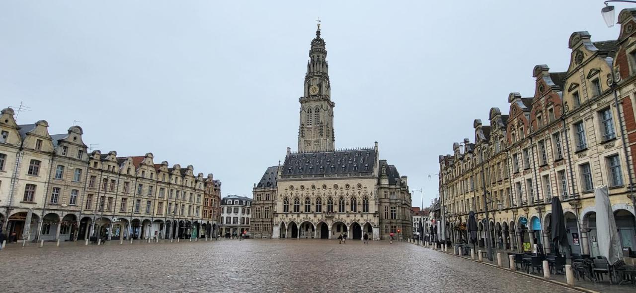 Entre Les Places, Spacieux Avec Parking Gratuit Arras Exterior foto