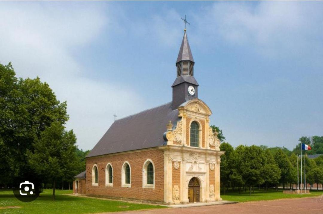 Entre Les Places, Spacieux Avec Parking Gratuit Arras Exterior foto